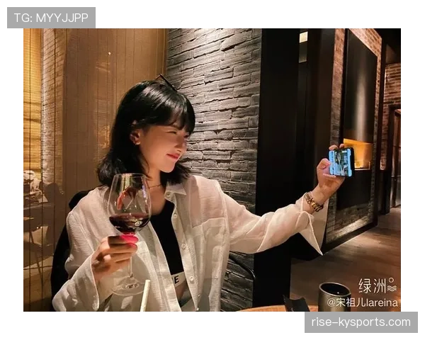 郑思维出场气场两重奏,街拍随手贵气,赛场上又成冷面战神,眼睛都忙不过来 郑思维出场气场两重奏,街拍随手贵气,赛场上又成冷面战神,眼睛都忙不过来